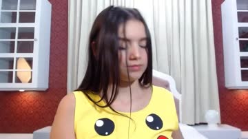 Brunette Babe Fondles Those Hot Sexy Figure