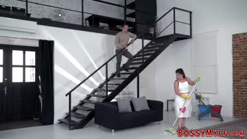 Cougar slut gets eaten out