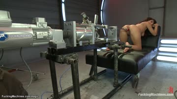 Solo busty babe cum on fucking machine