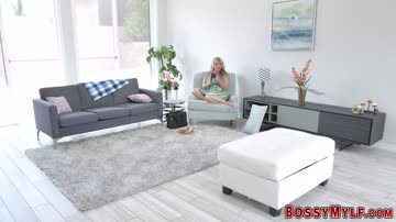 Chubby cougar toying her pussy