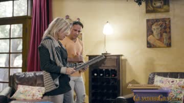 Cougar blonde sucks dick