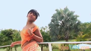 Tobie Teen loves to be outside and rub her teen pussy