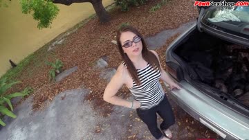 Petite pawnshop spex babe fucked before facial