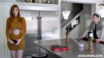 Lauren Phillips AnalMom