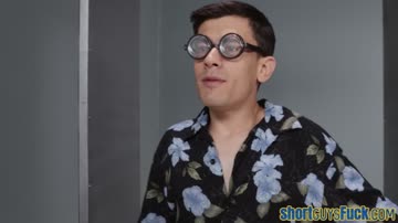 Hugetits MILF security threeway fucked by lil guy