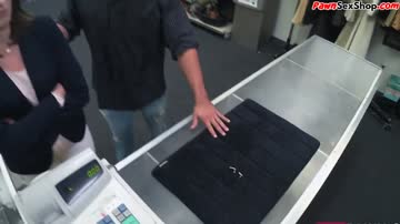 Pawning babe rescued by store manager before bj