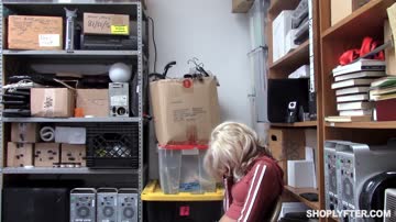 Kiara Cole Shoplyfter