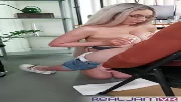 Skylar Vox - Pleasing Her Boss