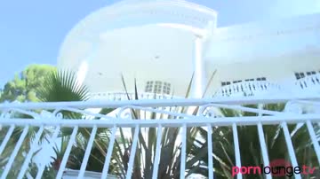 Blonde teenage babe fingerbangs her pussy