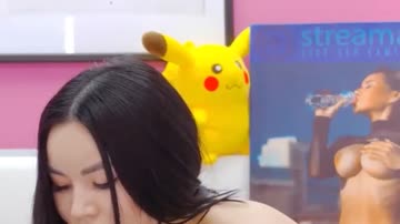 Asian Babe Exposing Sex Expert Plays Toys