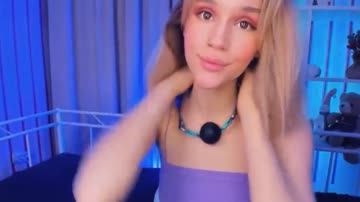 Blonde Babe Teased Every Soul That Watching