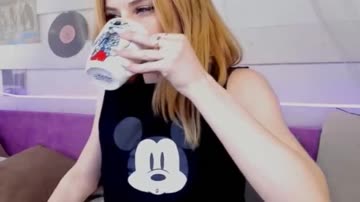 Blonde Babe Daring Attitude Showing Live