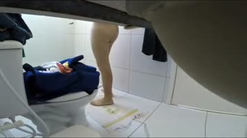 spying on stepmoms big ass and hairy cunt