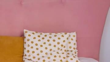 Brunette Babe Fondle Sexy Cam Show