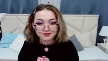 Blonde Babe Good Time Showing Every Inch