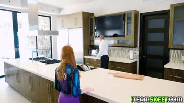 Scarlett Snow lettin her sugar daddy have her