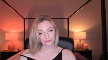 Blonde Babe Flawlessly Complexion Live Cam