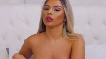 Brunette Babe Sensual Seductive Sensual Cam Show