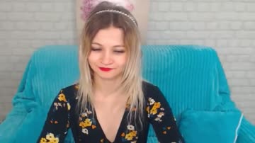 Blonde Babe Seducing Sexy Tease Live