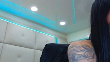 Brunette Babe In Her Fantastic Show Special