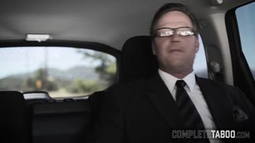 Milf gets face cumshot after rubbing