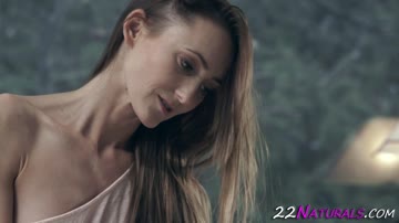 Erotic babe gets fingered