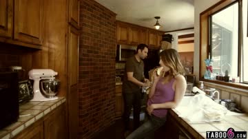 Before she went to college she wanted to fuck her daddy