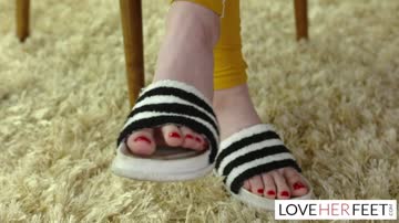 Jessie Saint uses Her Feet to seduce Step Bro Into fucking her