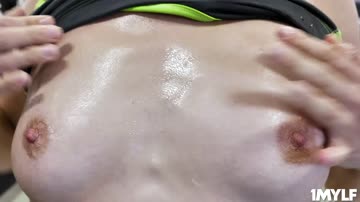 Johnny sticks his stiffy inside Riley