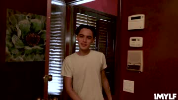 A huge cock of Juan is good to make stepmom Candice relax even more