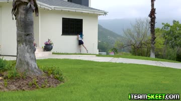 Lucky stud gets his big meat wet as the sexy babe slobbs all over it