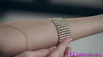 Brunette hottie gets her pussy plowed