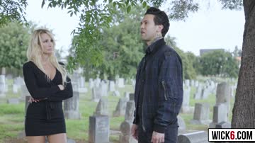 BLonde babe Jessica Drake gets her pussy soaking wet