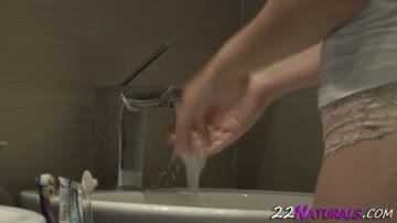 Natural hottie riding lover
