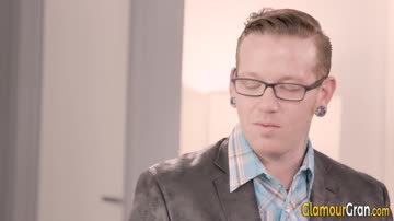 Cougar and teen in 3some ride and suck