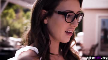 Teen Paige submit herself to an older gy whom she trust