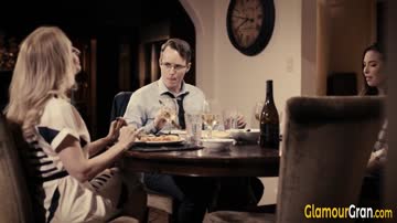 Busty cougar in stockings gets pussy pounded