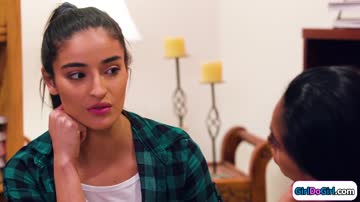 Teen is facesitting and tribbing her asian bodyswapped self