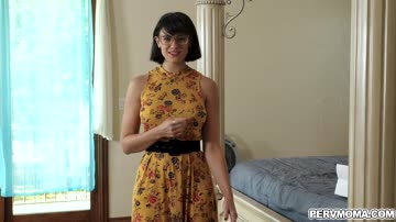 MILF babe Penny Barber plays with her milf pussy