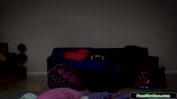Stepdad fucks 19yo stepdaughter whos facesitted by asian bff
