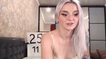 Blonde Babe Sweetheart Streak Sexy Show