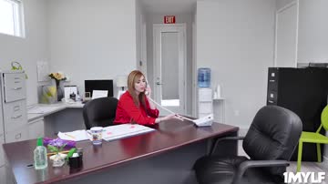 MILF Lauren gets down on Ryan
