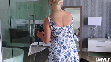 MILF Sara orgasms all over Tyler