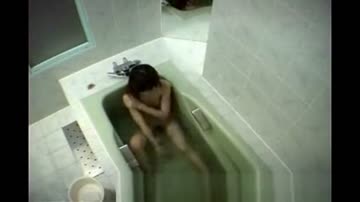 Japanese stepsister masturbates in bath
