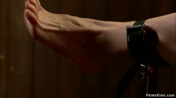 Slave is bound in back arch device