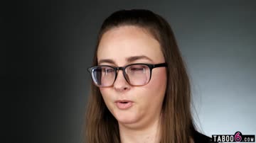 How does MILF Jay Taylor masturbate? We will find out today!