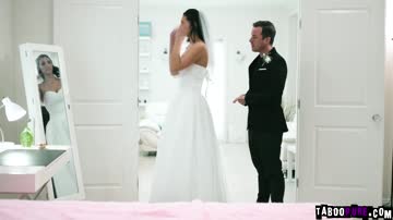 For old time sake, Bella bangs Ex BF Jessy to stay away her happy life