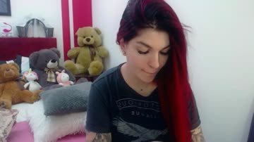 Redheaded Babe Show A Steamy Anal Fingering Live