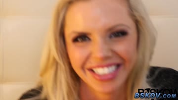 Milf pornstar rubbing her pussy