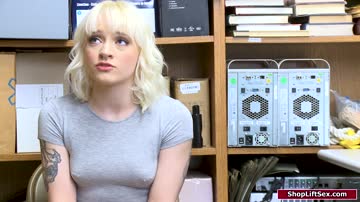 Blonde thief cooperate with officer by sucking on his cock